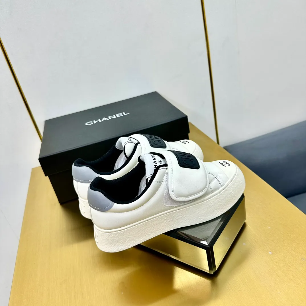 👟👟Ex-factory price 600👟👟 Chanel bread shoes ~ original calfskin panda shoes Chanel 25C latest hot style panda black and white sports shoes casual sneakers Xiaoxiang hot item classic black and white panda color coco girls must pay Fabric: original custom mixed sheepskin lining: original imported breathable mesh lining outsole: Original molded rubber + TPU combination Size: Women's 35-40